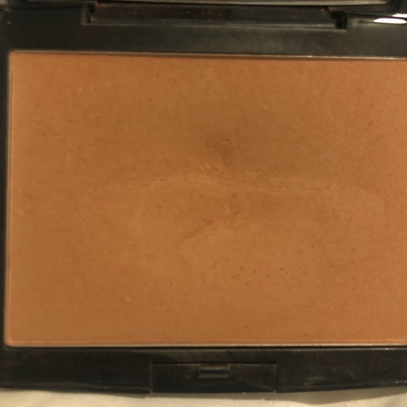 ABH Powder Bronzer Rosewood - Picture 2 of 4